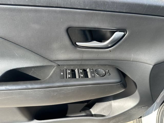 Used 2024 Hyundai Kona Limited AWD/4WD image 16