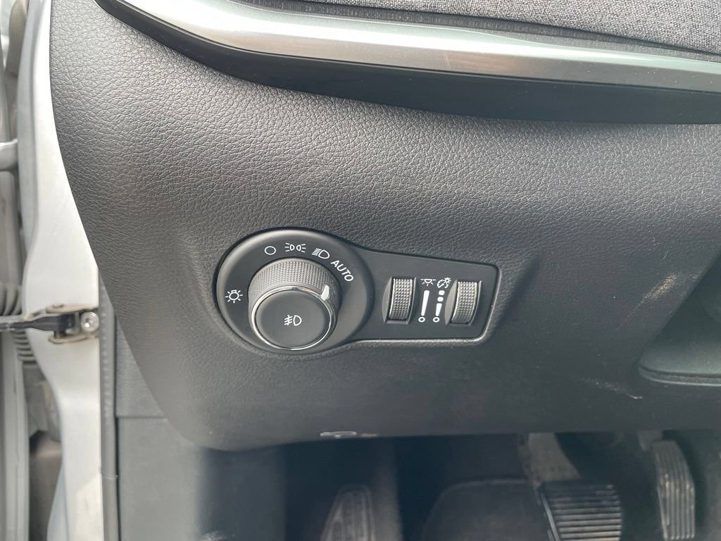 Used 2024 Jeep Compass Latitude AWD/4WD image 13