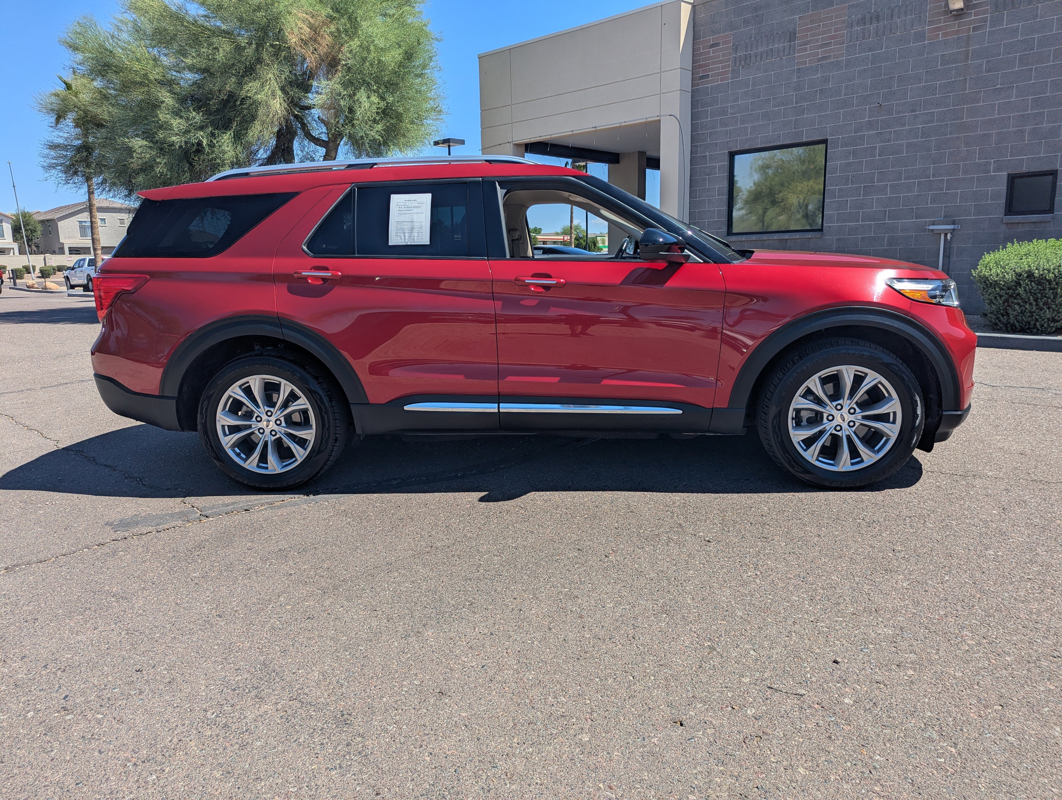Used 2023 Ford Explorer Limited AWD/4WD image 2