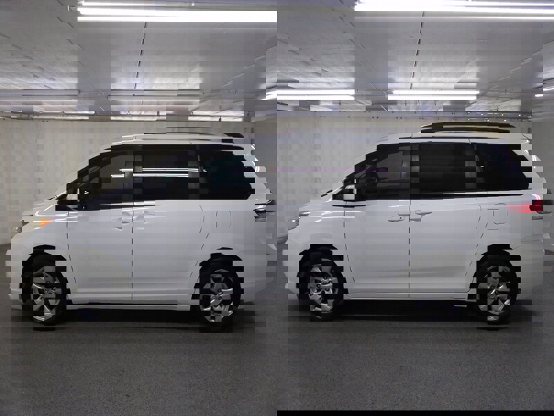 Used 2014 Toyota Sienna LE image 4