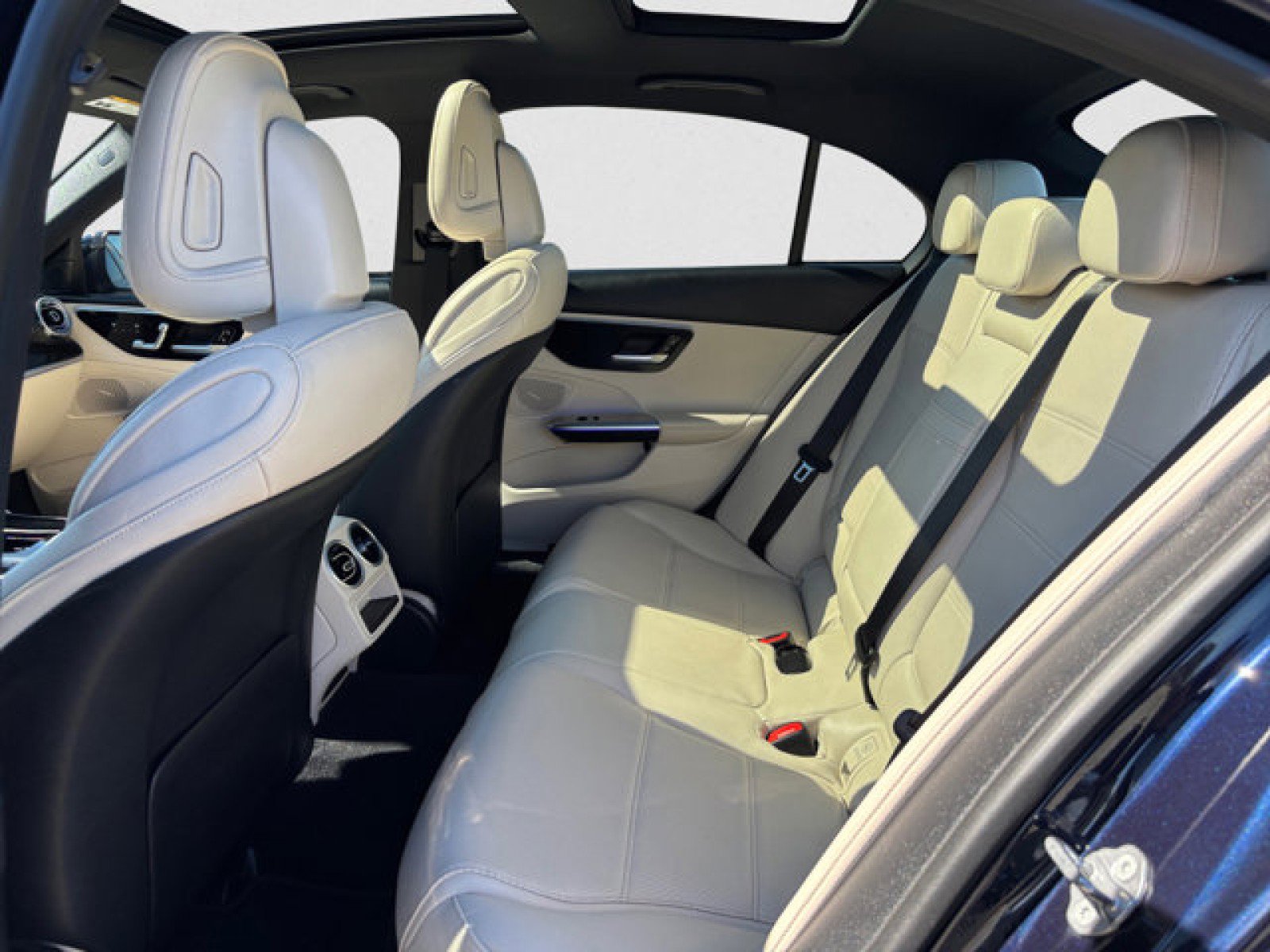 Used 2022 Mercedes-Benz C 300 4MATIC Sedan w/ Exclusive Trim Package image 17