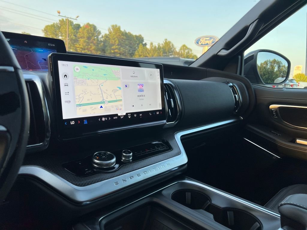 New 2025 Ford Expedition Platinum w/ Stealth Performance Package image 26