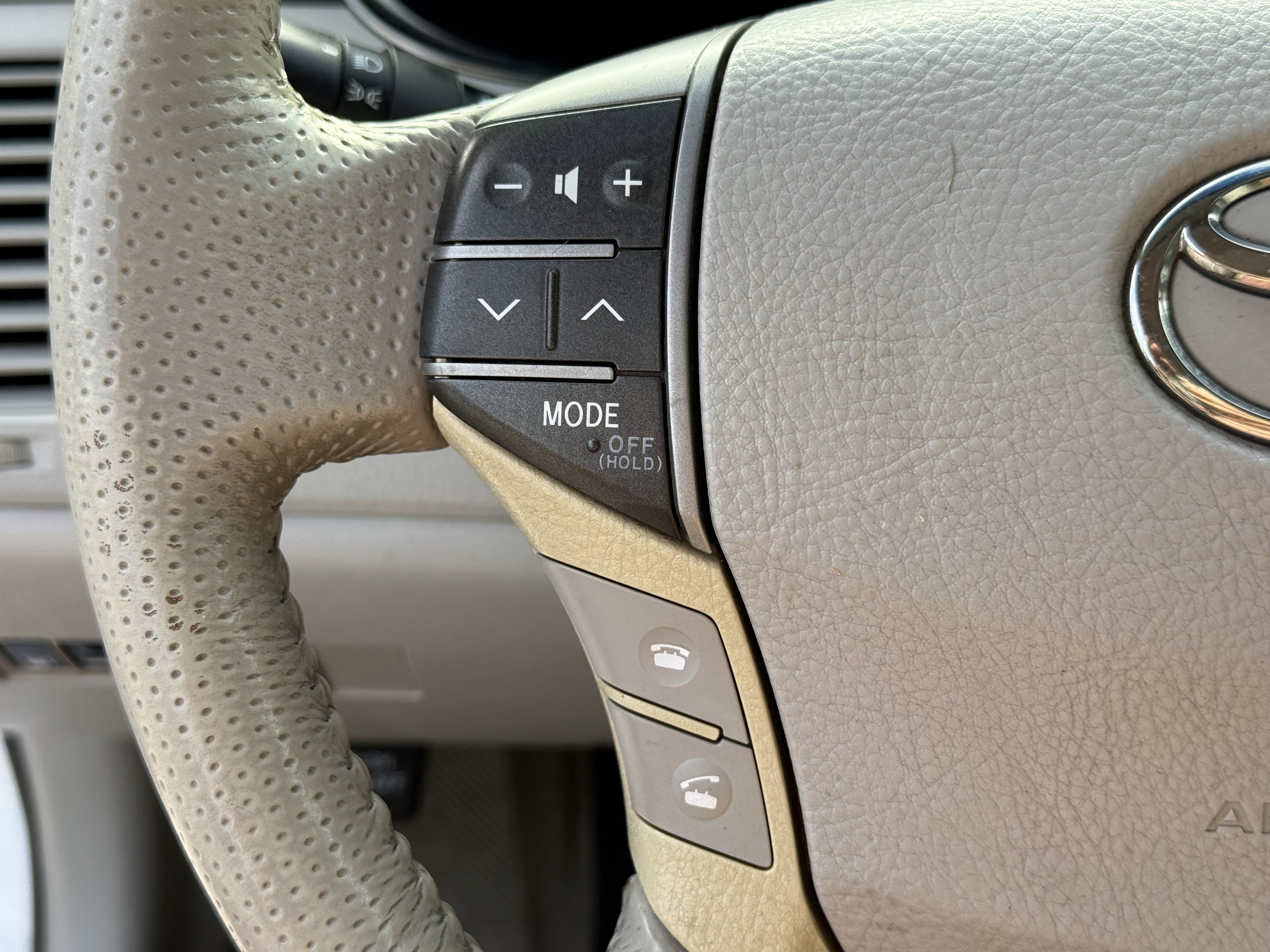 Used 2012 Toyota Avalon Limited image 16