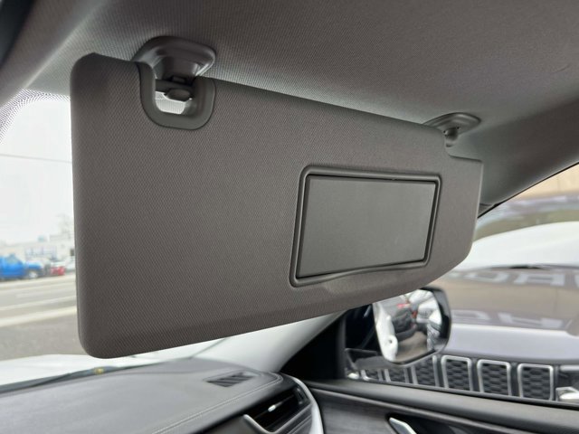 Used 2022 Jeep Grand Cherokee L Limited image 32