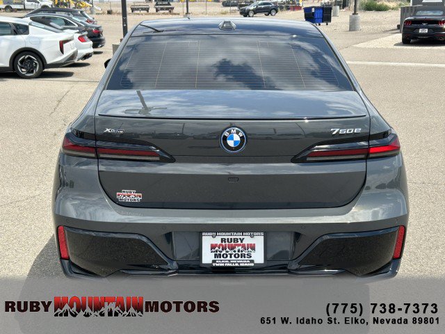 Used 2025 BMW 750e xDrive w/ Premium Package AWD/4WD image 6
