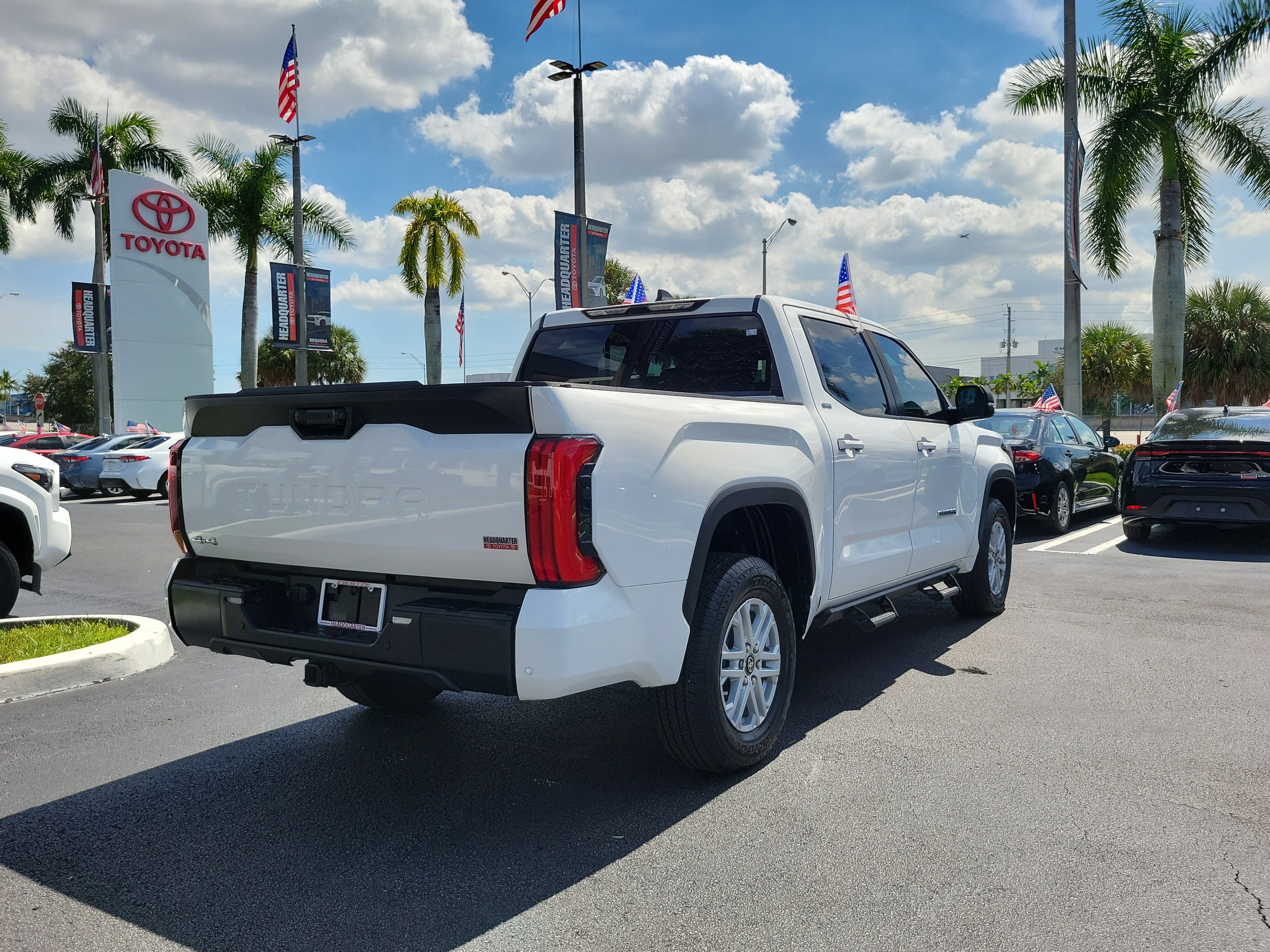 Used 2025 Toyota Tundra SR5 w/ SR5 Premium Package AWD/4WD image 11