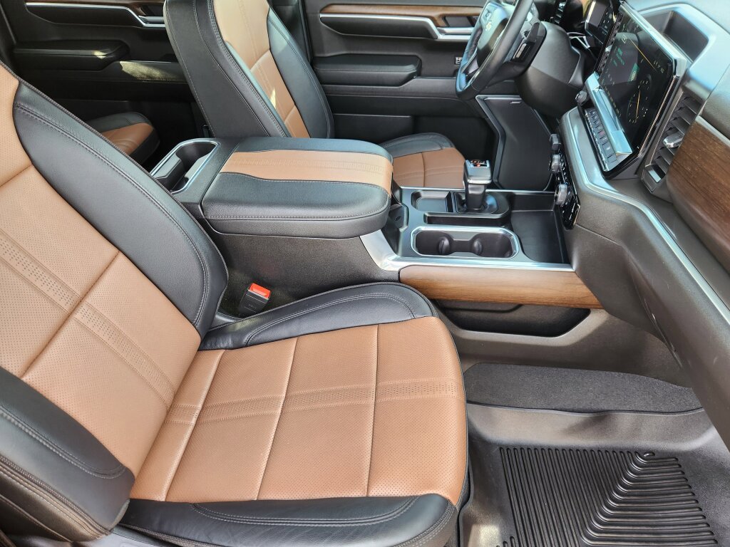 Used 2024 Chevrolet Silverado 1500 High Country w/ Technology Package image 13