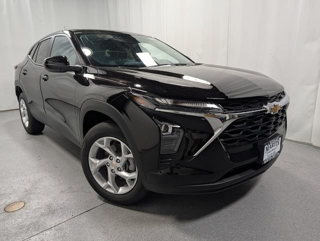 New 2026 Chevrolet Trax LS w/ LS Convenience Package FWD image 2