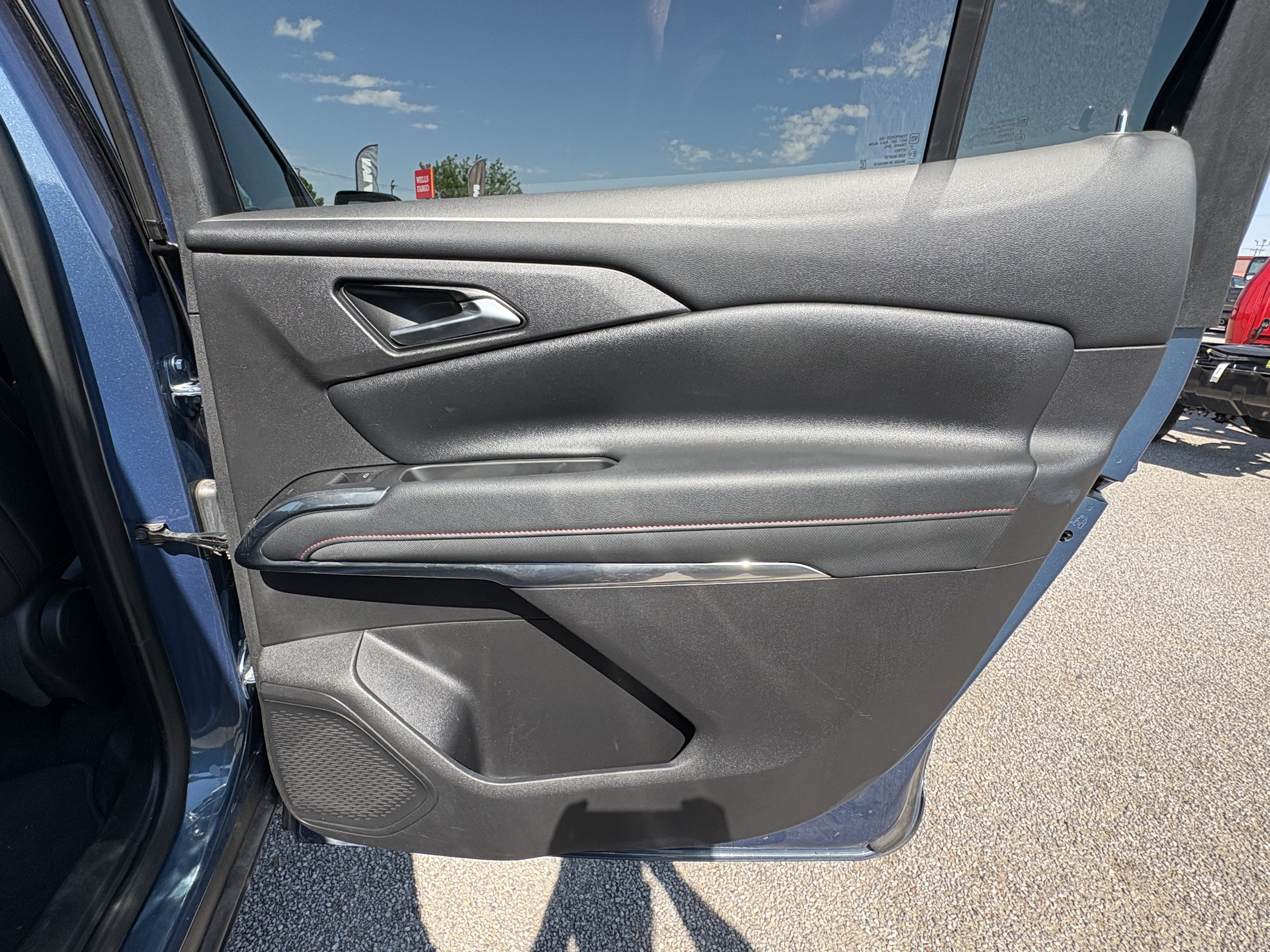 Used 2025 Chevrolet Traverse Z71 AWD/4WD image 17