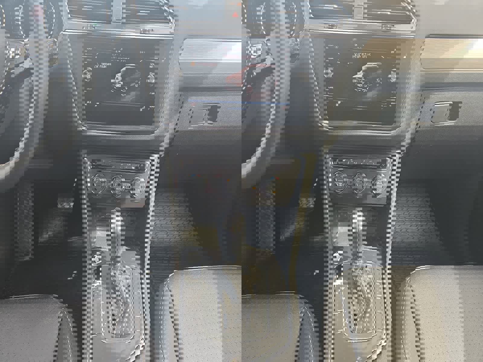 Used 2021 Volkswagen Tiguan SE w/ Panoramic Sunroof Package image 11