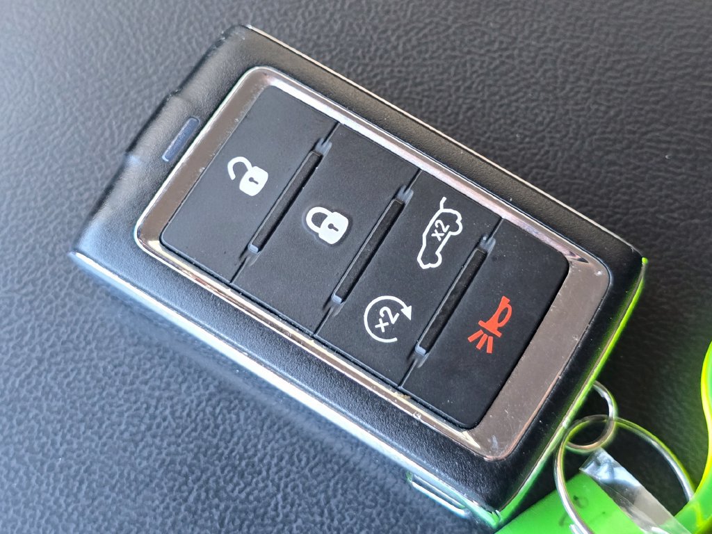 Used 2023 Jeep Grand Cherokee L Limited w/ Luxury Tech Group II AWD/4WD image 32