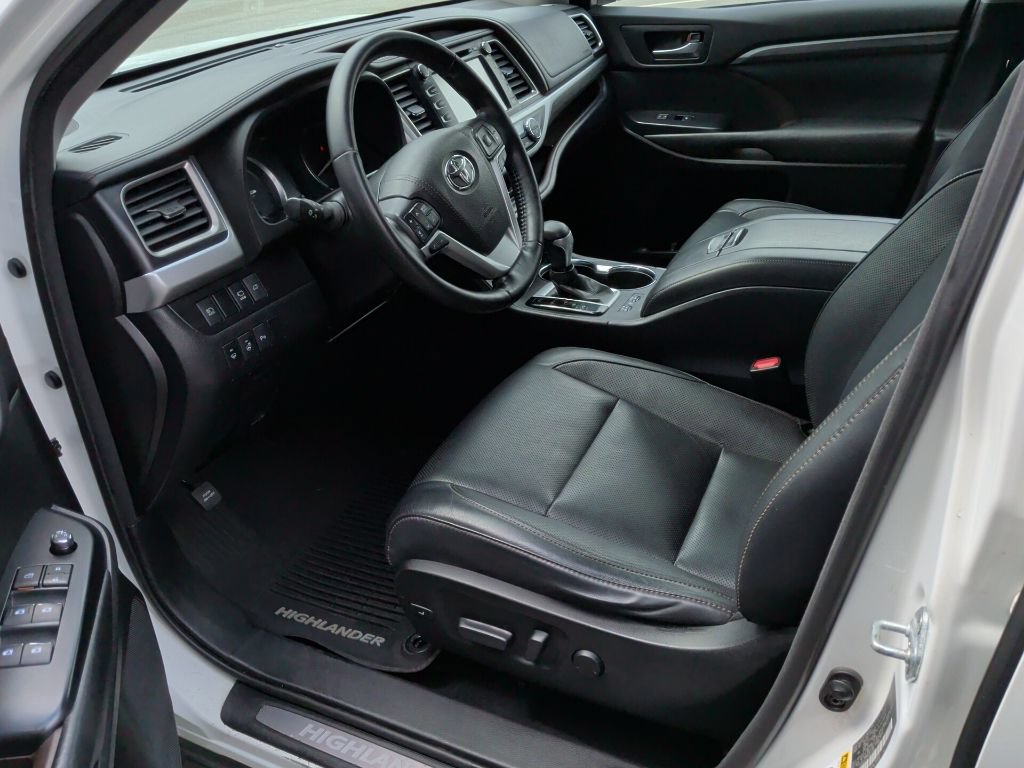Used 2017 Toyota Highlander Limited Platinum AWD/4WD image 15