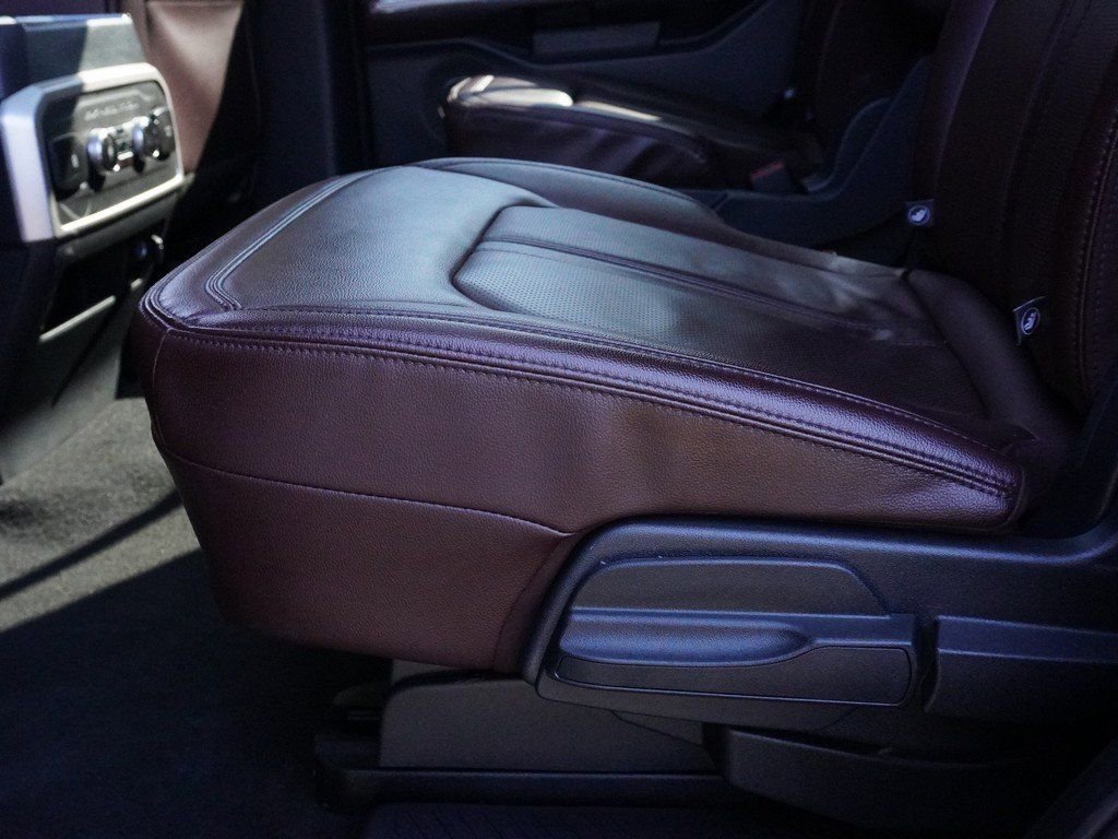 Used 2024 Ford Expedition Limited image 38