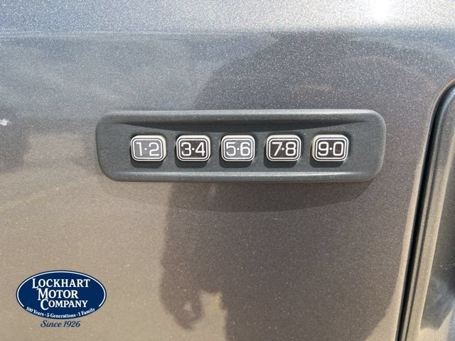 Used 2013 Ford F250 Lariat w/ Lariat Ultimate Pkg AWD/4WD image 9
