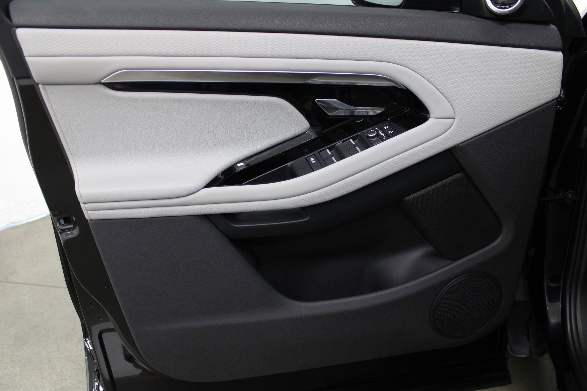 Used 2022 Land Rover Range Rover Evoque R-Dynamic S AWD/4WD image 12