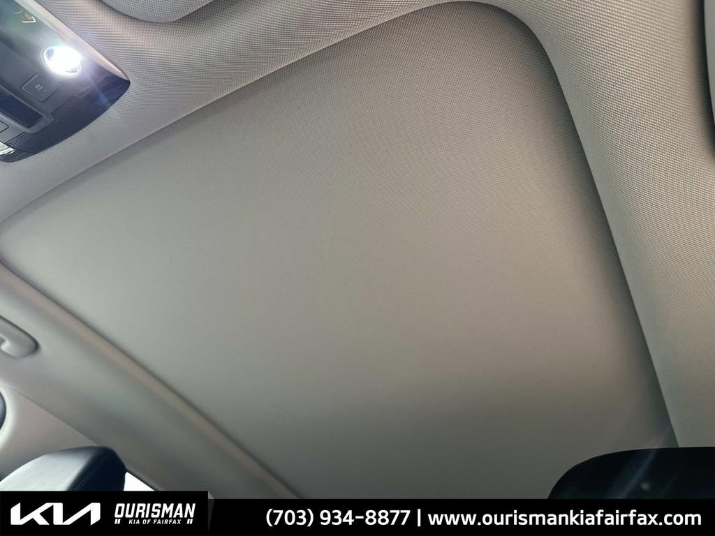 Used 2025 Kia Sorento SX image 24