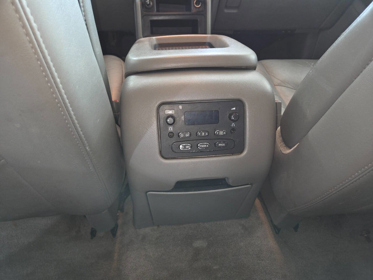 Used 2005 GMC Yukon SLT w/ SLT Preferred Equipment Group AWD/4WD image 20