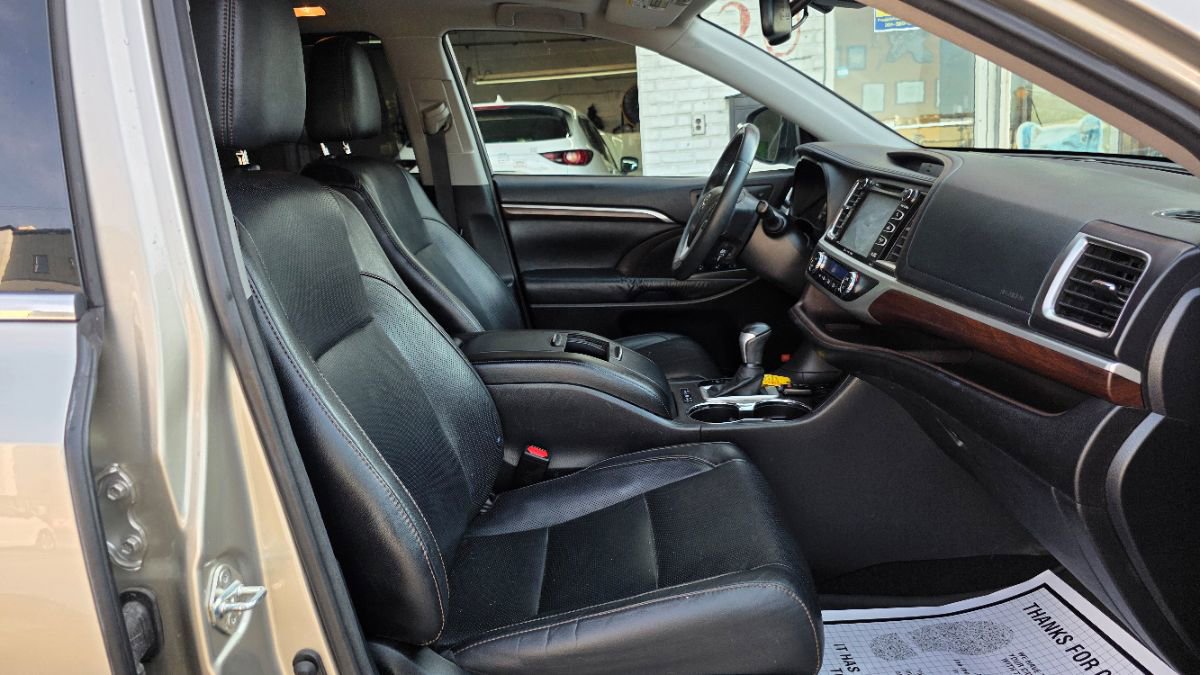 Used 2016 Toyota Highlander Limited Platinum AWD/4WD image 10