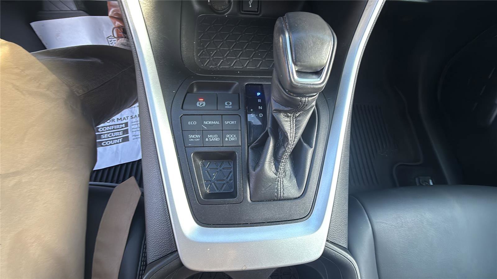 Used 2021 Toyota RAV4 XLE Premium image 22