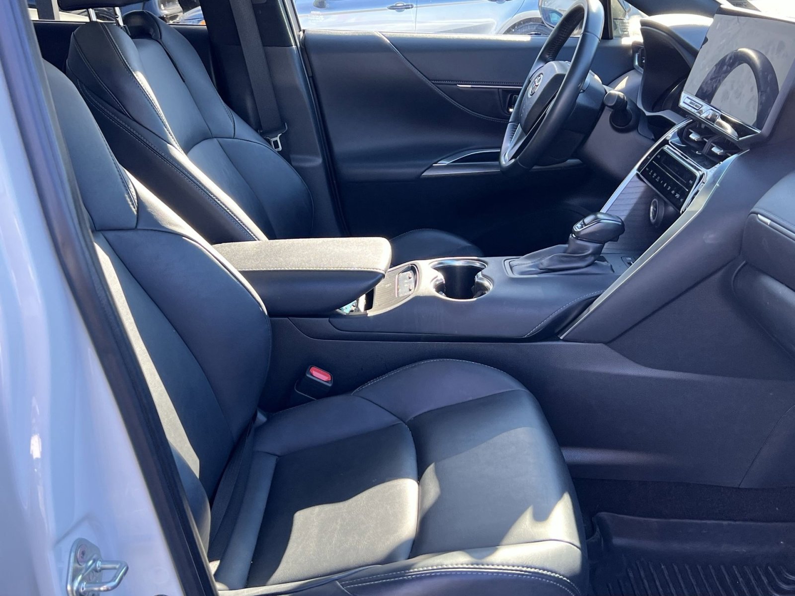 Used 2023 Toyota Venza Nightshade image 26