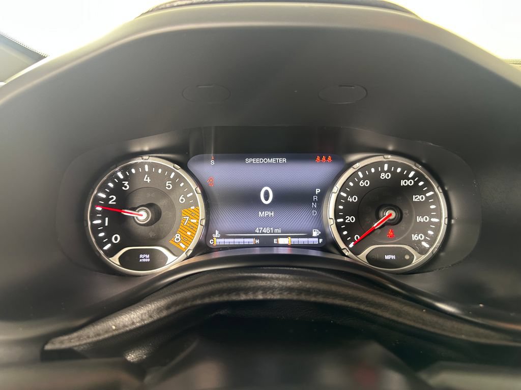 Used 2019 Jeep Renegade Latitude w/ UConnect 8.4 Nav Group FWD image 25