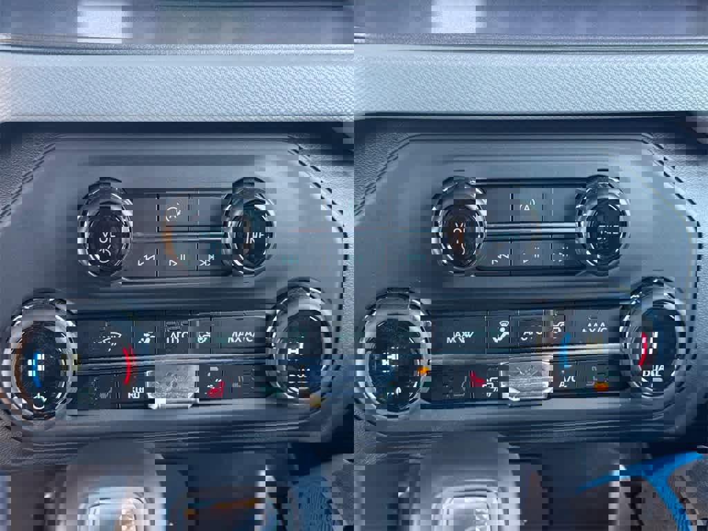 Used 2024 Ford Bronco Black Diamond image 23