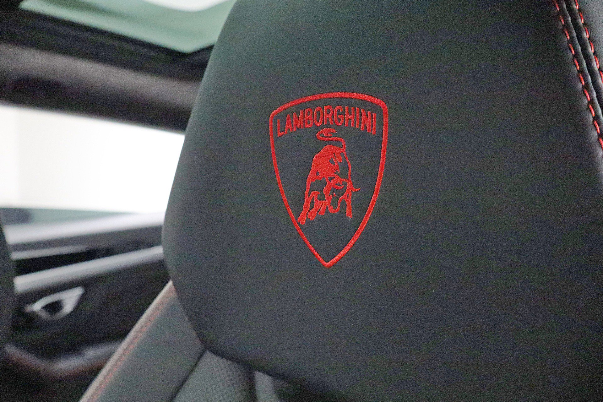 Used 2020 Lamborghini Urus image 32