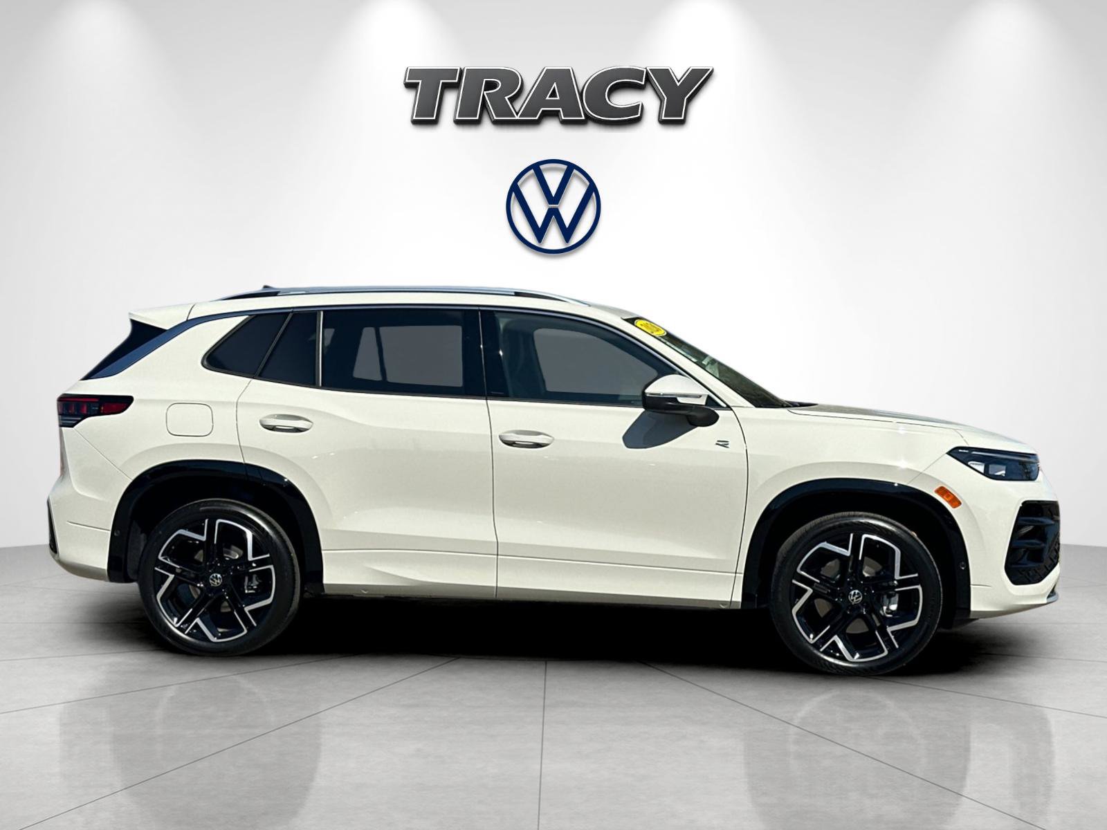 New 2026 Volkswagen Tiguan SEL R-Line AWD/4WD image 3