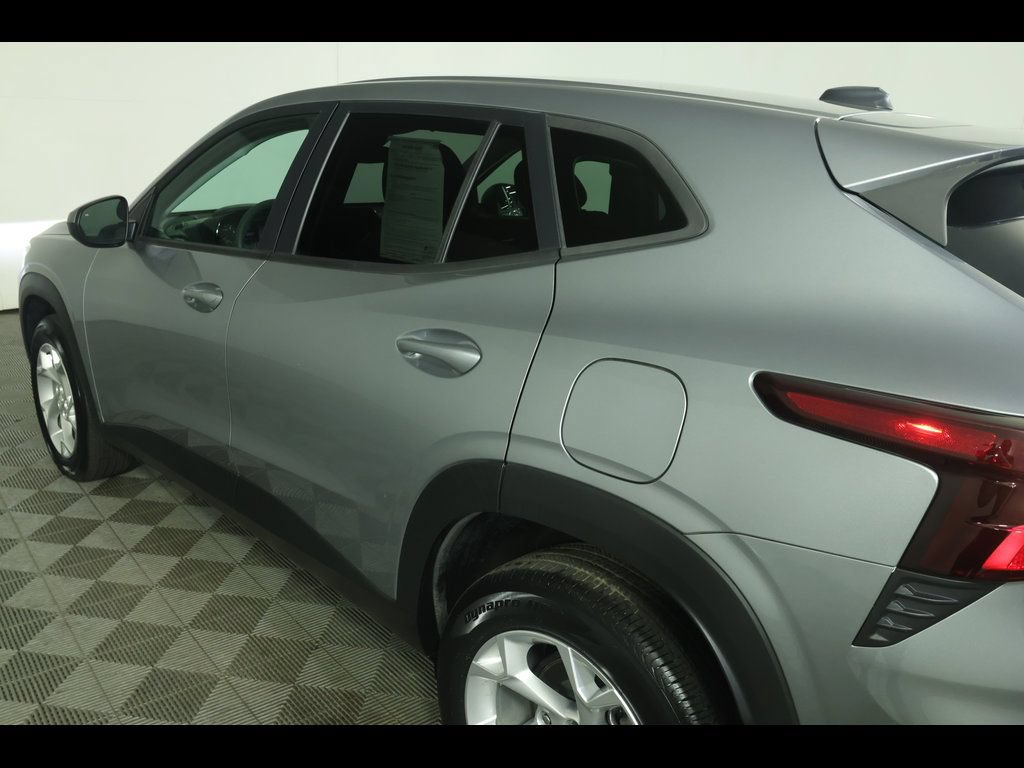 Used 2024 Chevrolet Trax LS w/ LS Convenience Package FWD image 15