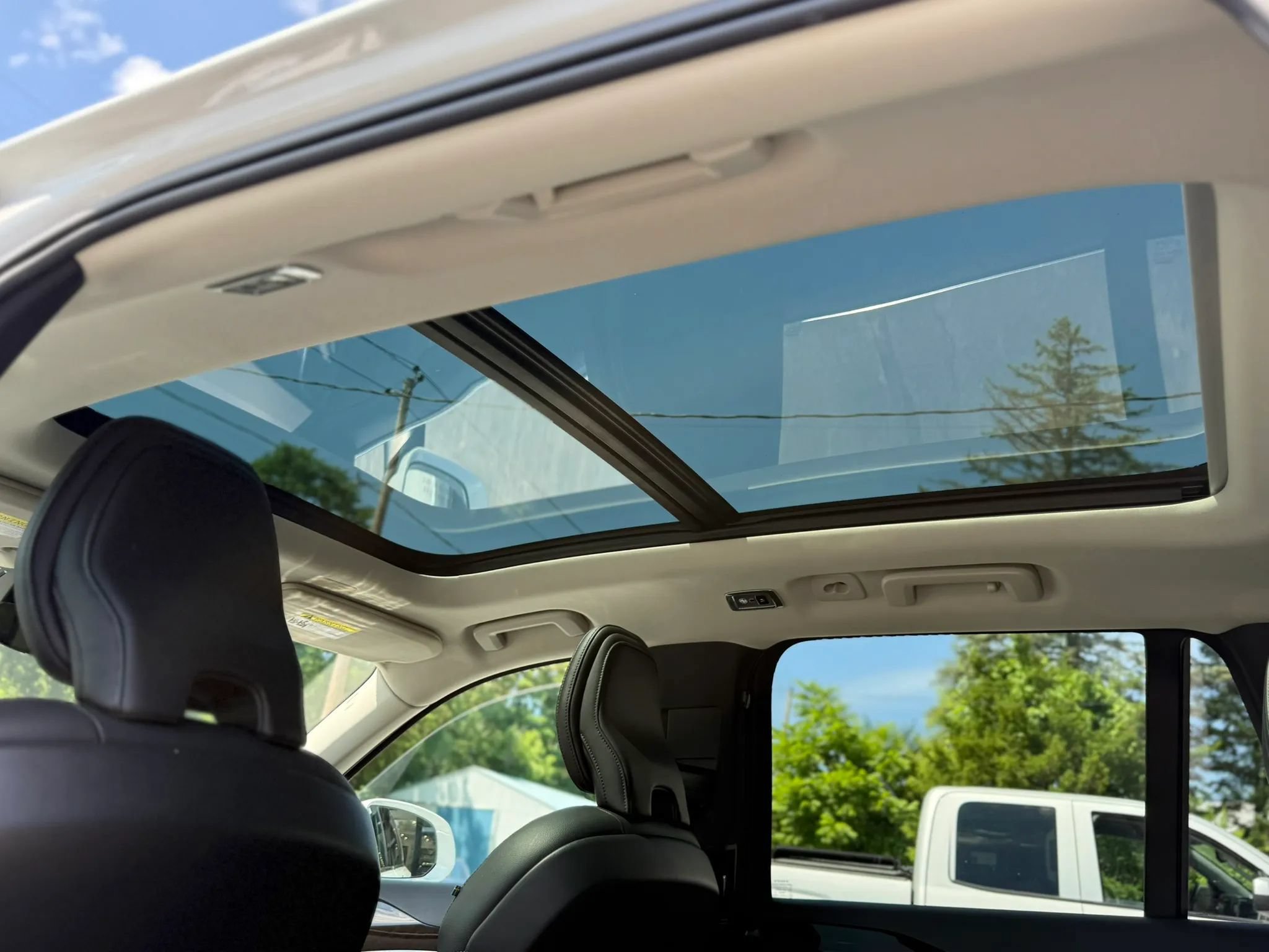 Used 2019 Volvo XC90 T5 Momentum w/ Advanced Package AWD/4WD image 32