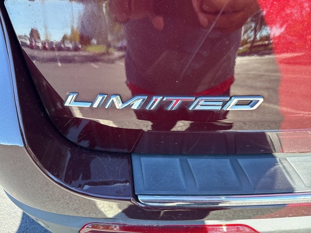 Used 2022 Ford Explorer Limited w/ Equipment Group 301A image 9