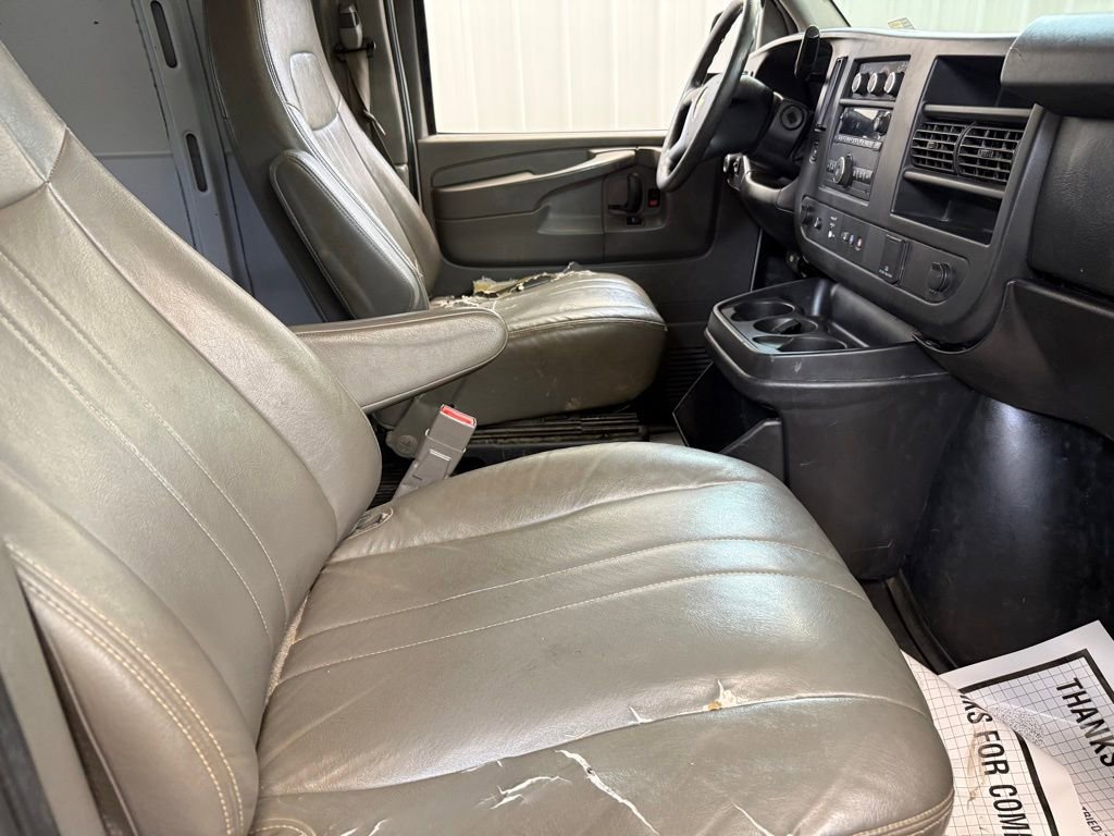 Used 2015 Chevrolet Express 2500 RWD image 25