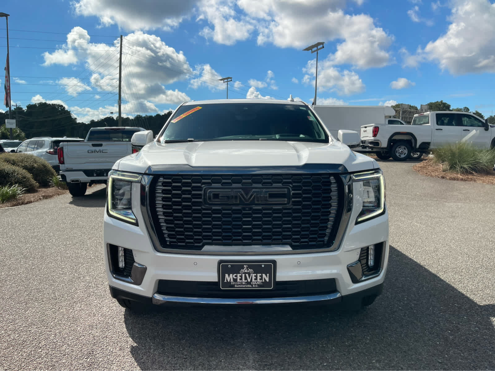 Used 2023 GMC Yukon XL Denali Ultimate AWD/4WD image 2
