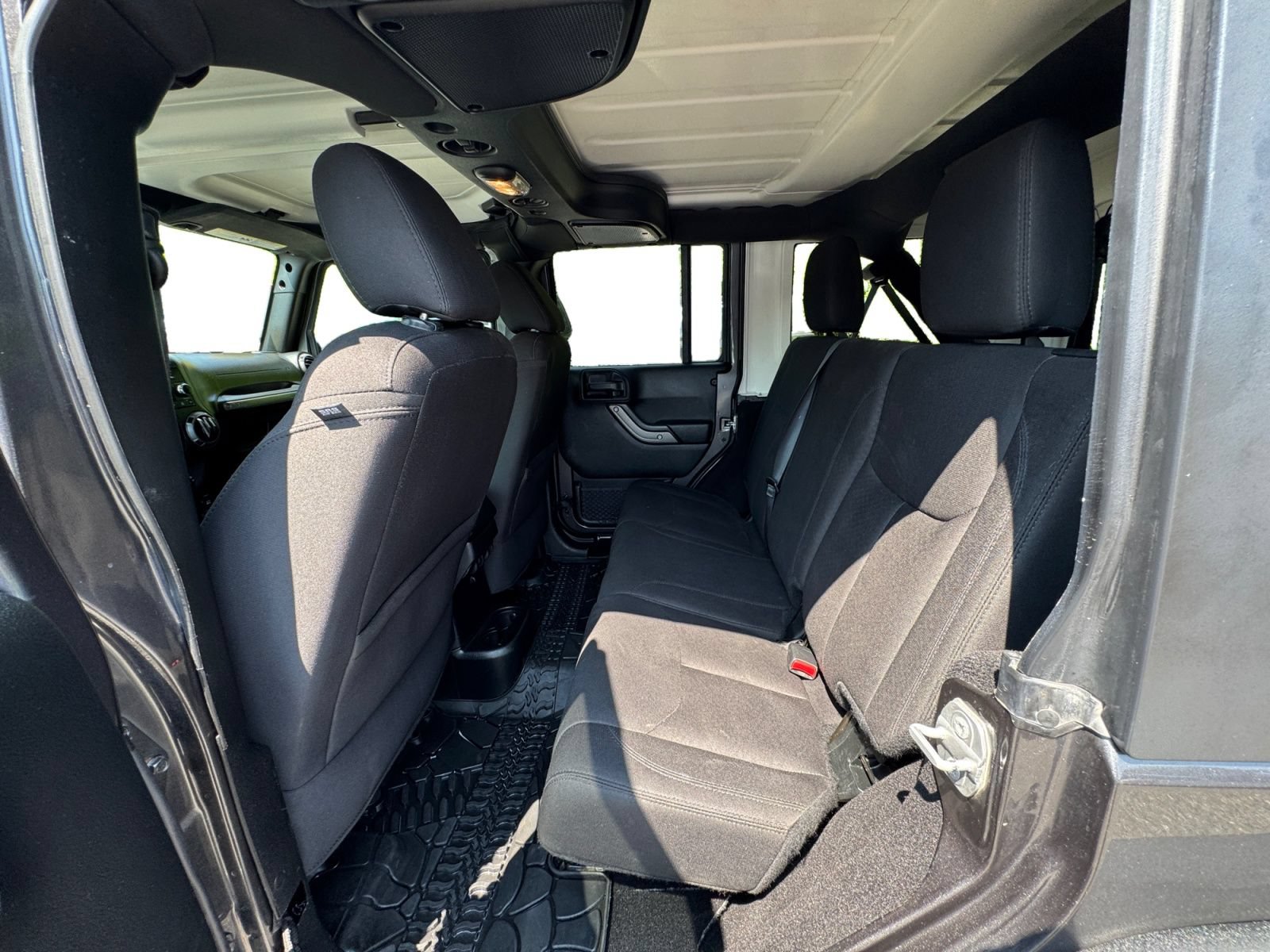 Used 2018 Jeep Wrangler Unlimited Sport S AWD/4WD image 8