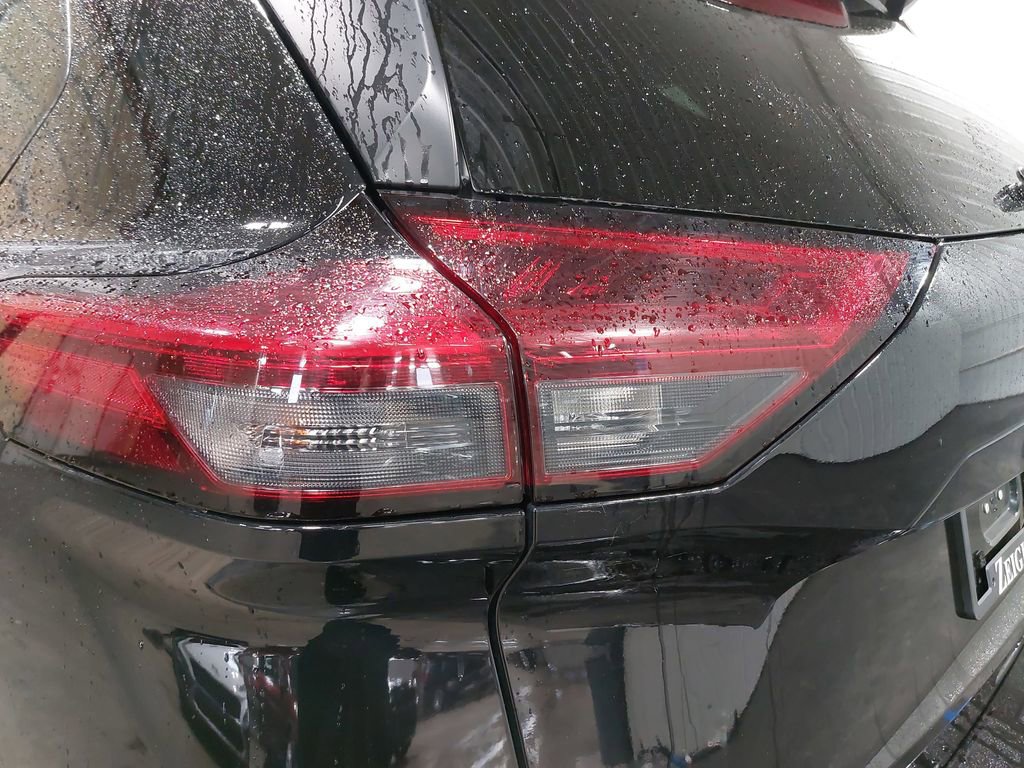 Certified 2025 Nissan Rogue SV image 34