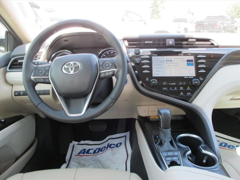 Used 2020 Toyota Camry XLE FWD image 16