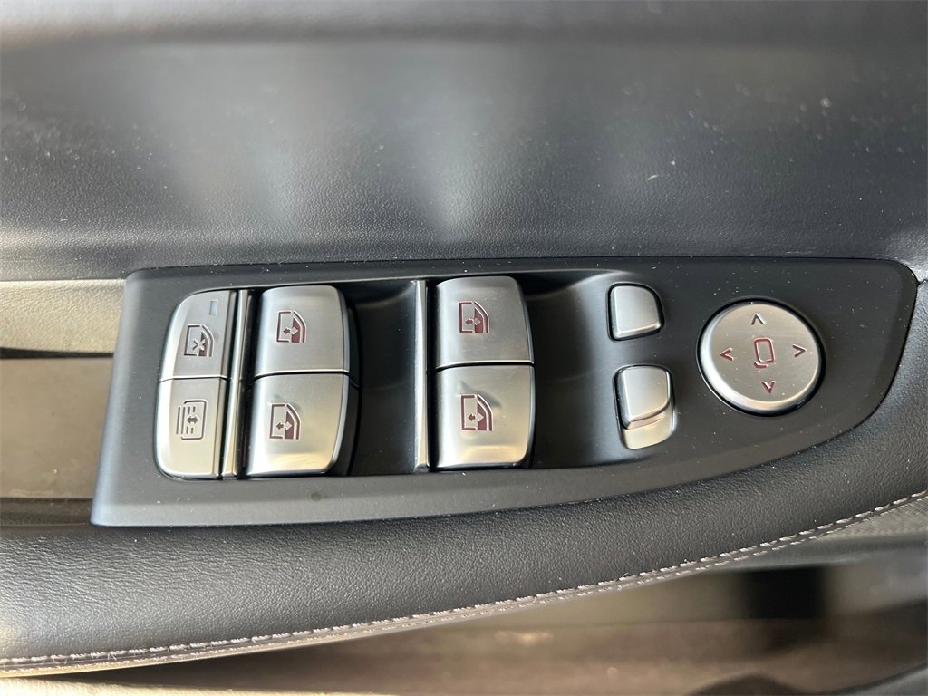 Used 2022 BMW 740i image 28