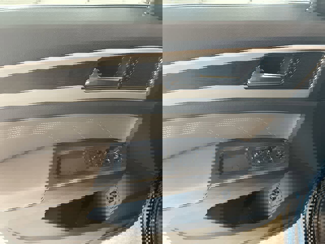 Used 2021 Volkswagen Atlas SE image 13