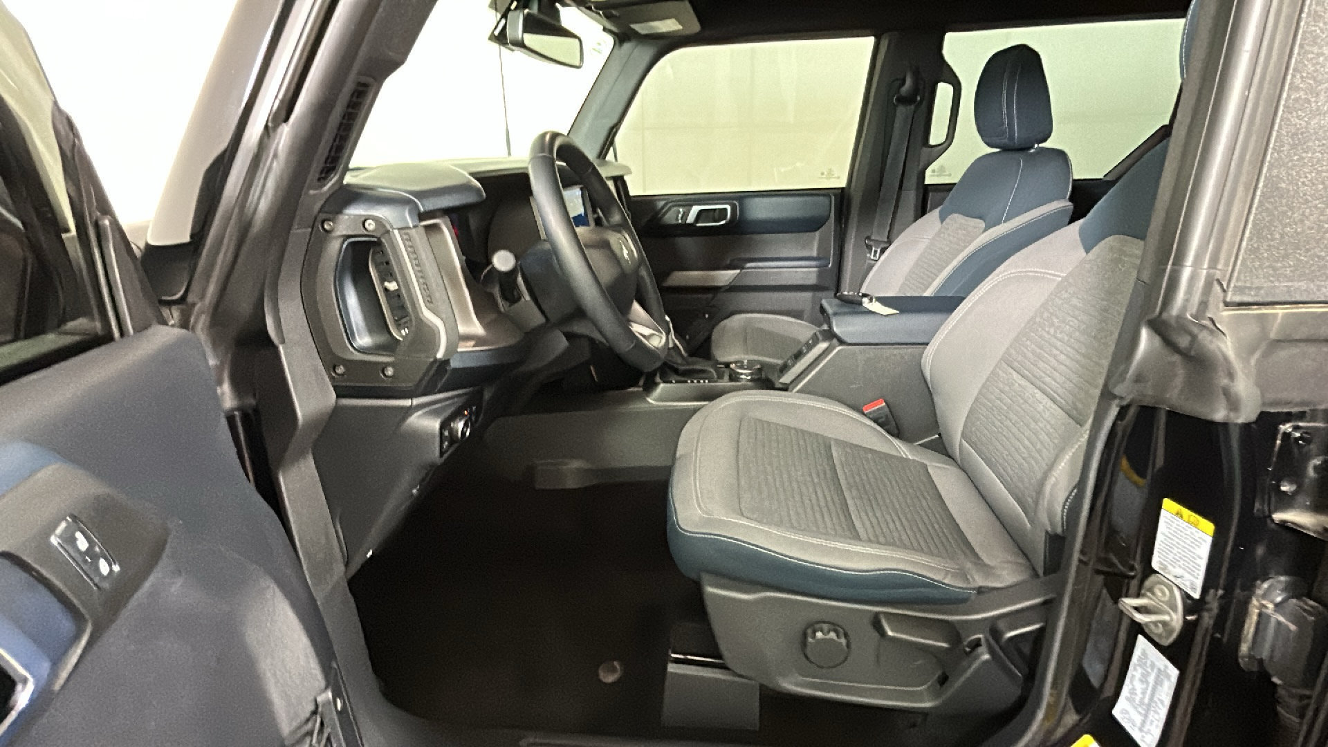 Used 2022 Ford Bronco Outer Banks AWD/4WD image 11