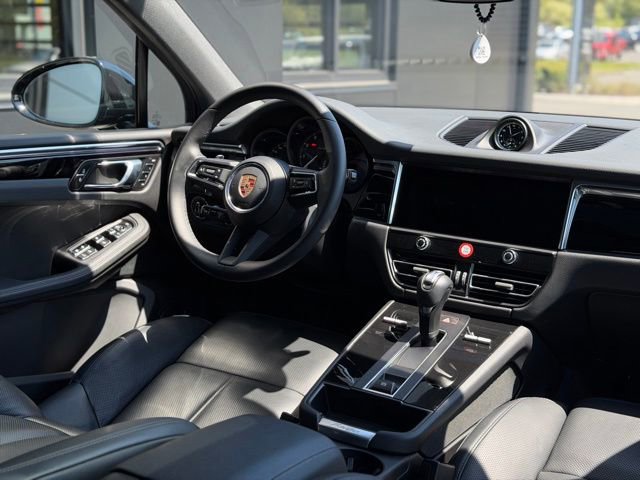 Used 2025 Porsche Macan AWD/4WD image 64