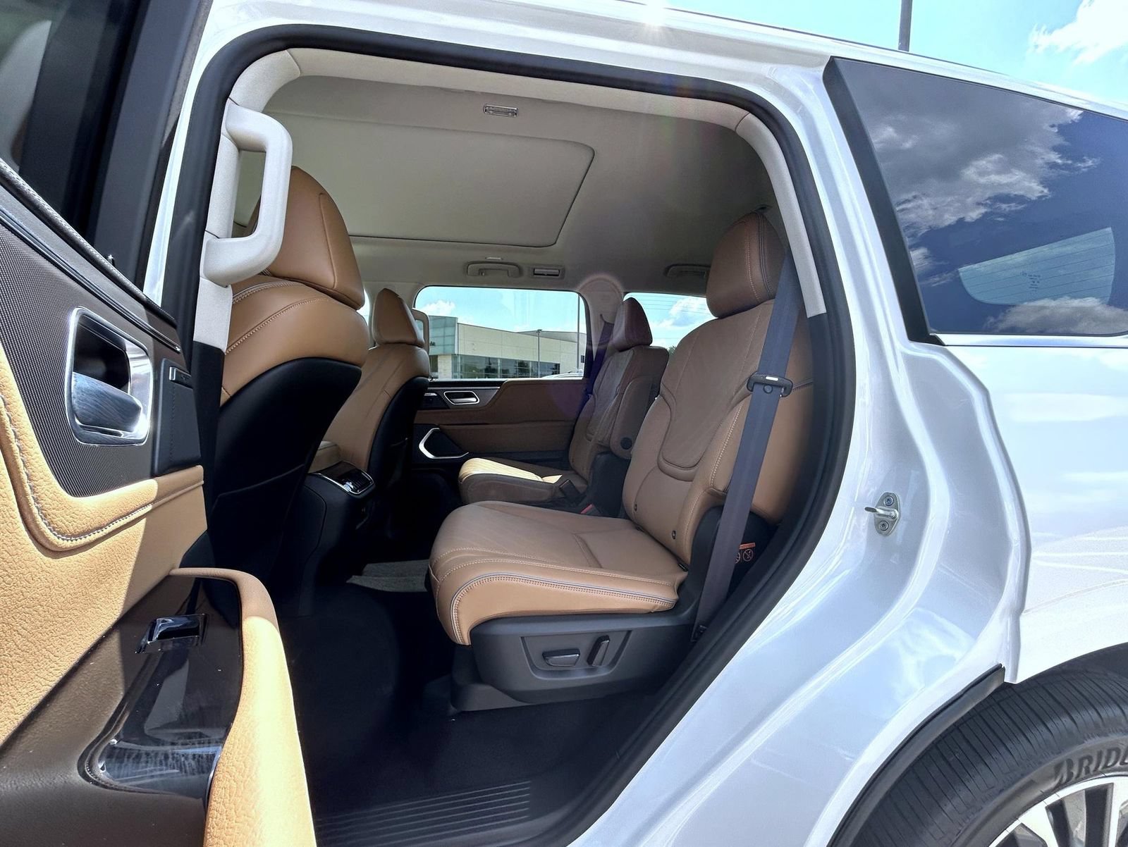 New 2027 INFINITI QX80 Luxe w/ Cargo Package AWD/4WD image 21