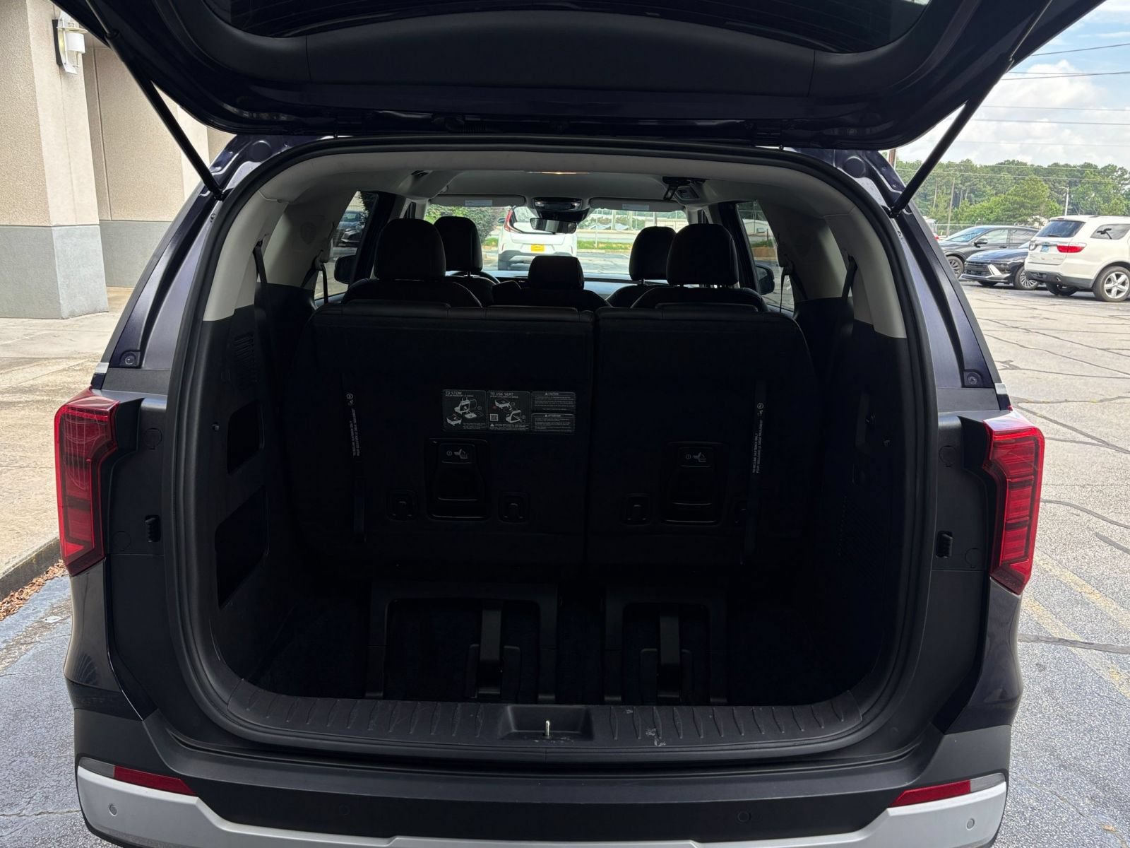 Used 2026 Kia Carnival FWD image 33