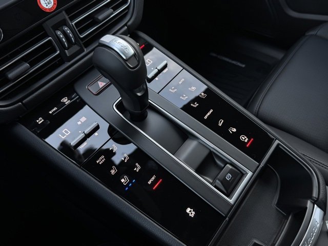 New 2026 Porsche Macan image 21