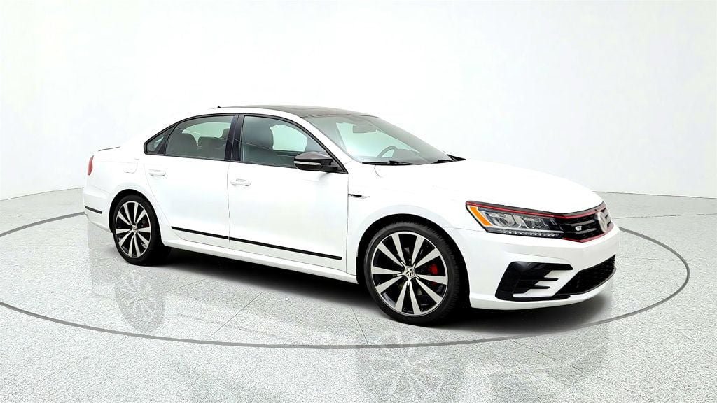 Used 2018 Volkswagen Passat 3.6 FWD image 3