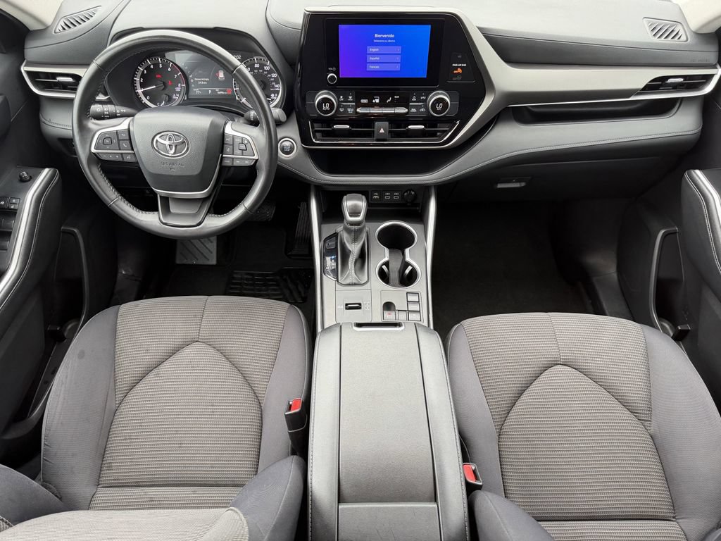 Used 2024 Toyota Highlander LE FWD image 13