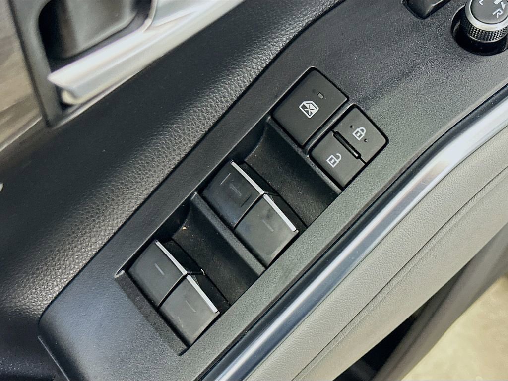Used 2024 Toyota Highlander Limited image 37