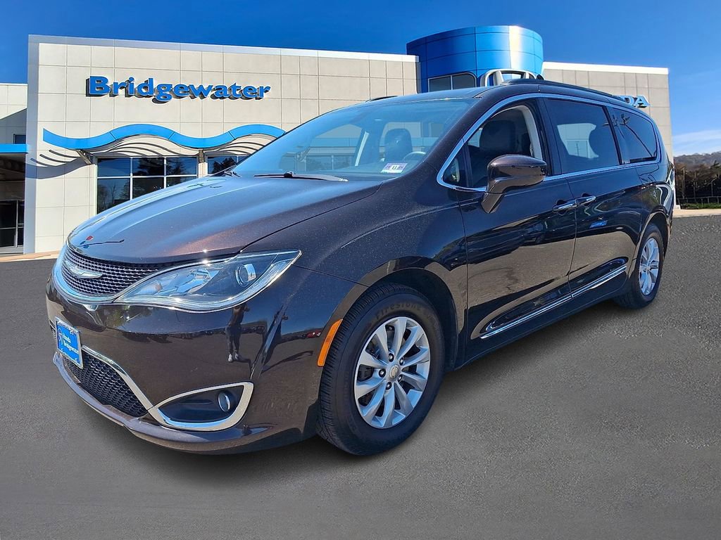 Used 2017 Chrysler Pacifica Touring-L FWD image 3