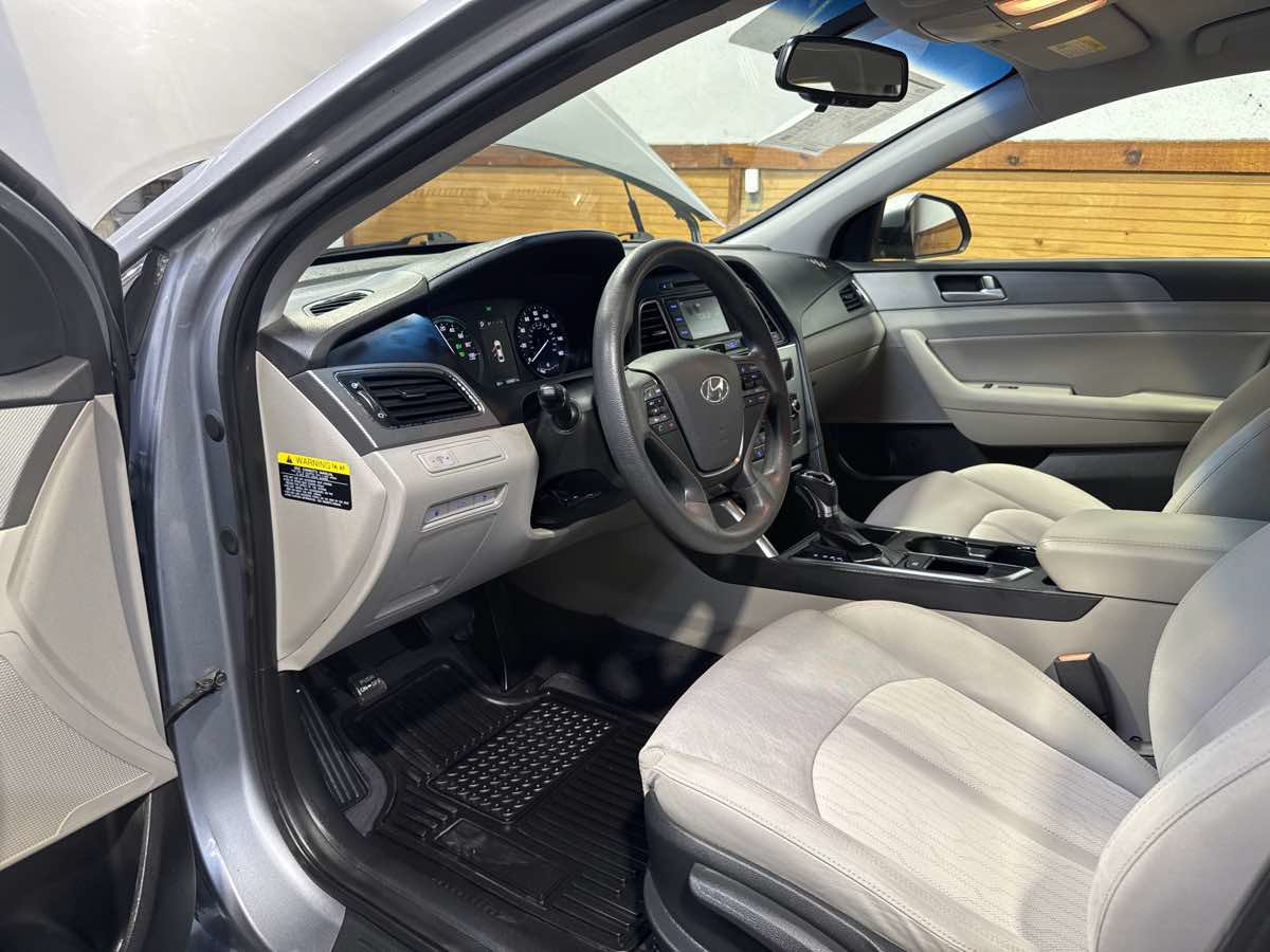 Used 2016 Hyundai Sonata SE FWD image 11
