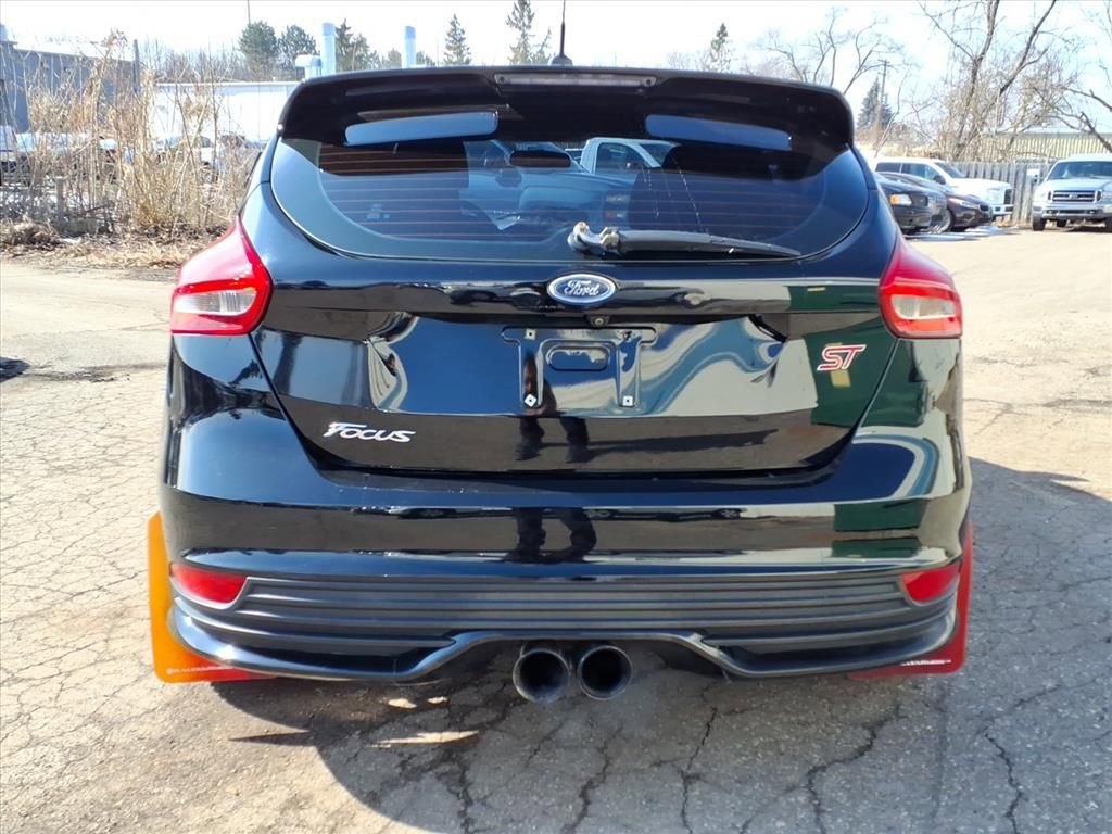 Used 2017 Ford Focus ST image 7