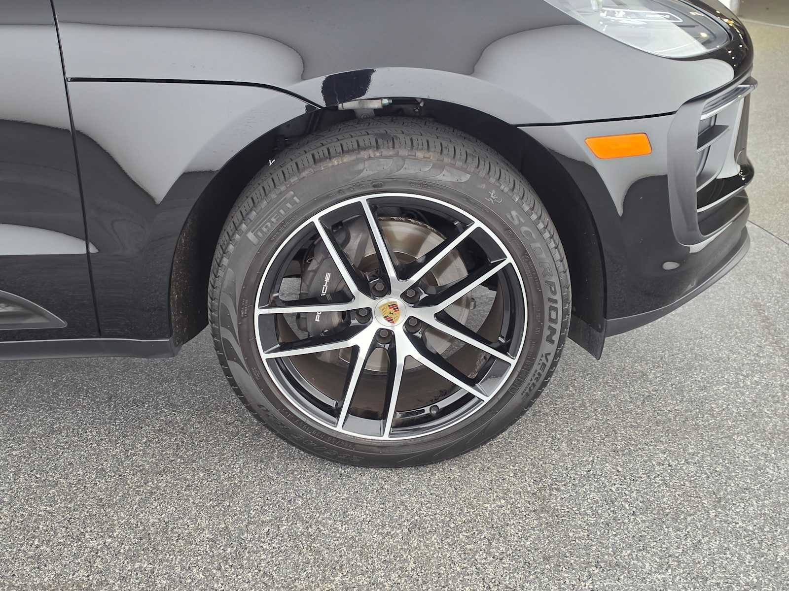 Used 2024 Porsche Macan AWD/4WD image 9